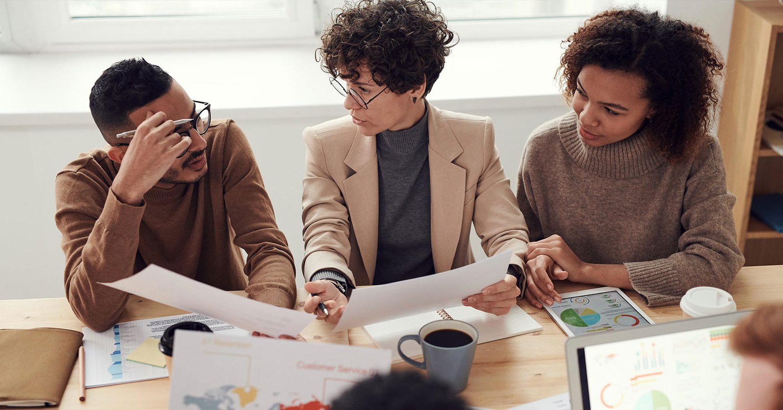 Group working banner-15